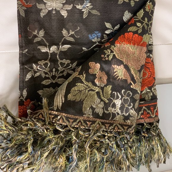 Lustrous Vintage Damask Tablecloth/Accent Fabric - Picture 4 of 16